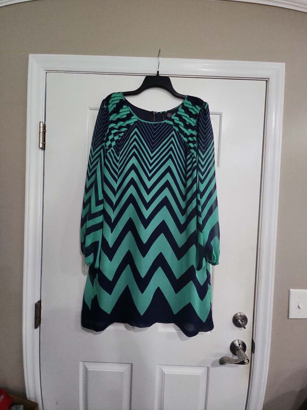 Women's Fire Los Angeles Blue & Teal Chevron Print Dress Long Sleeve Back Zip L